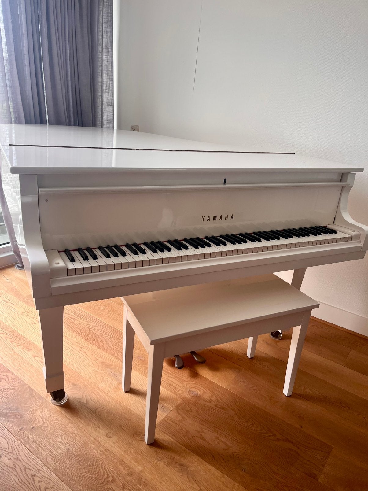 Witte Yamaha G2 vleugel met serienummer E 2113221., Muziek en Instrumenten, Piano's, Ophalen, Zo goed als nieuw, Wit, Vleugel