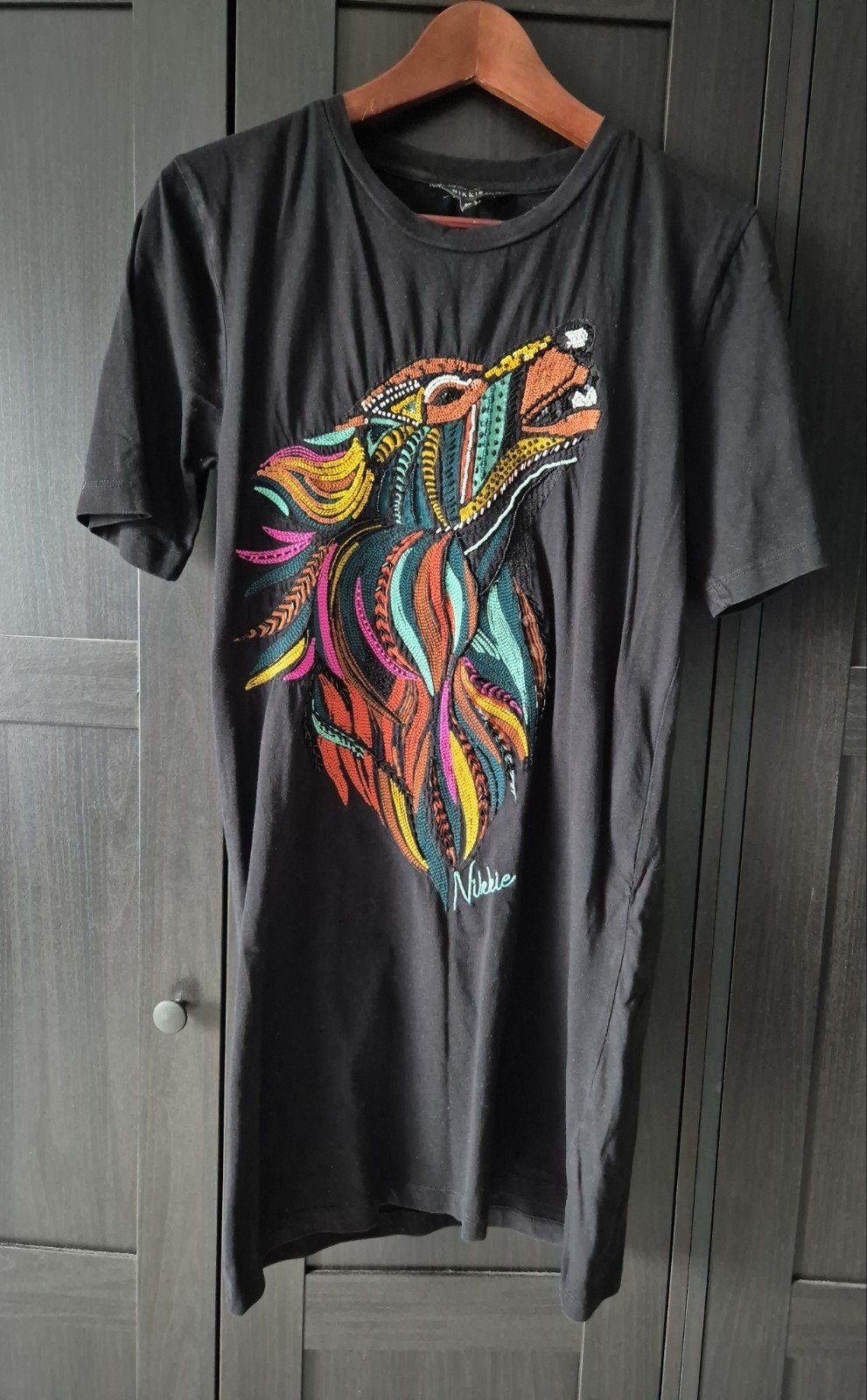 Nikkie T-shirt Jurk maat 32/34 ZGAN met geborduurde wolf, Zwart, Ophalen of Verzenden, Zo goed als nieuw, Maat 34 (XS) of kleiner