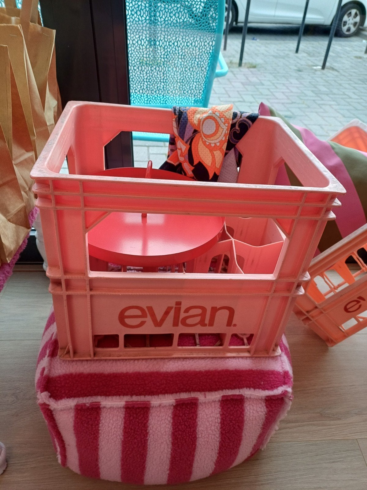 Evian kratje, Huis en Inrichting, Minder dan 45 cm, Ophalen of Verzenden, Zo goed als nieuw, Rechthoekig