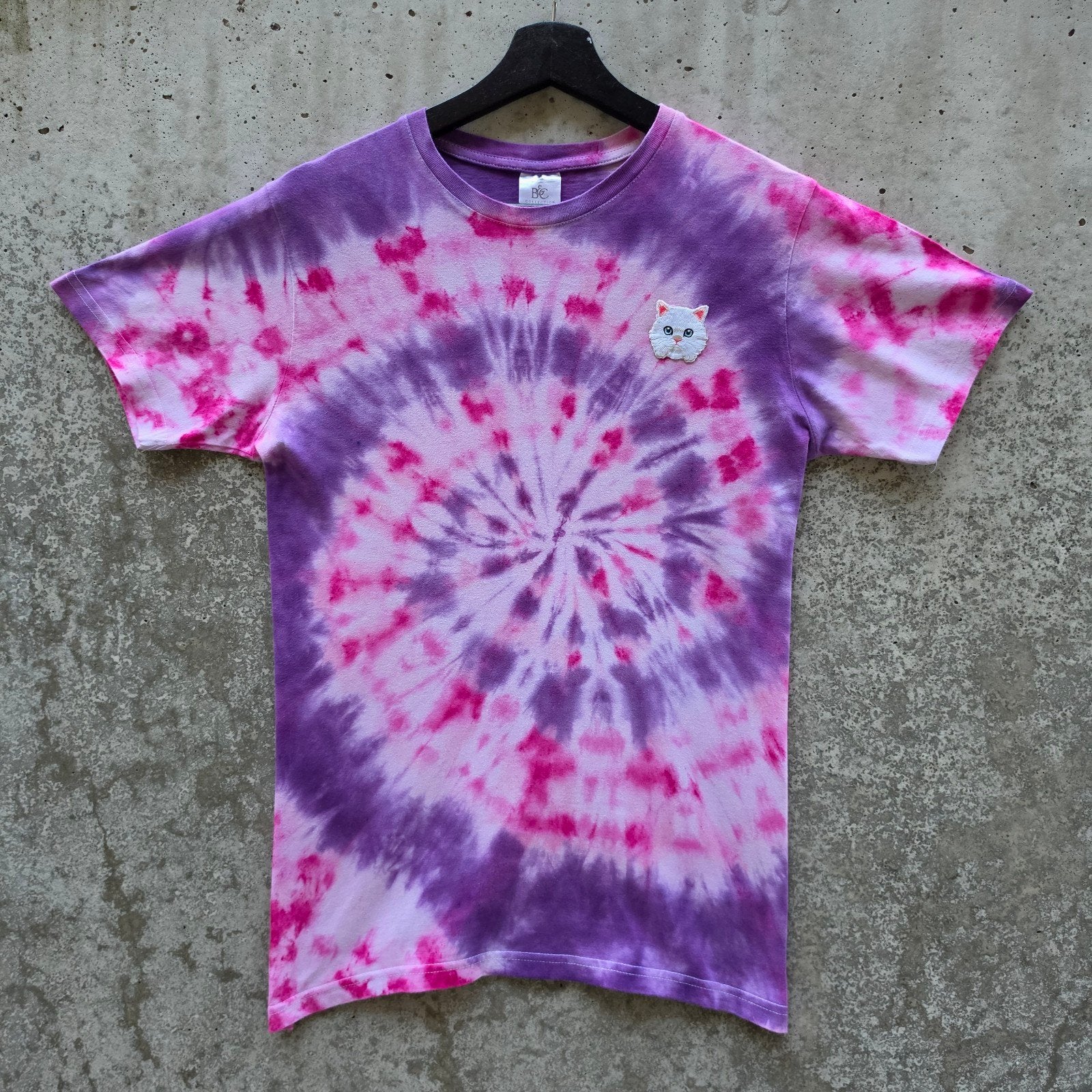 Roze - paars spiral tie dye met perzische kat tshirt maat XS, Nieuw, Ophalen of Verzenden, Spiral Creaties, Korte mouw