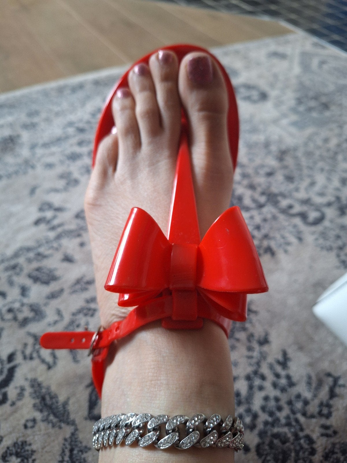 Rode sandalen met strik - Maat 38, Kleding | Dames, Ophalen of Verzenden, Gedragen, Rood, Sandalen of Muiltjes