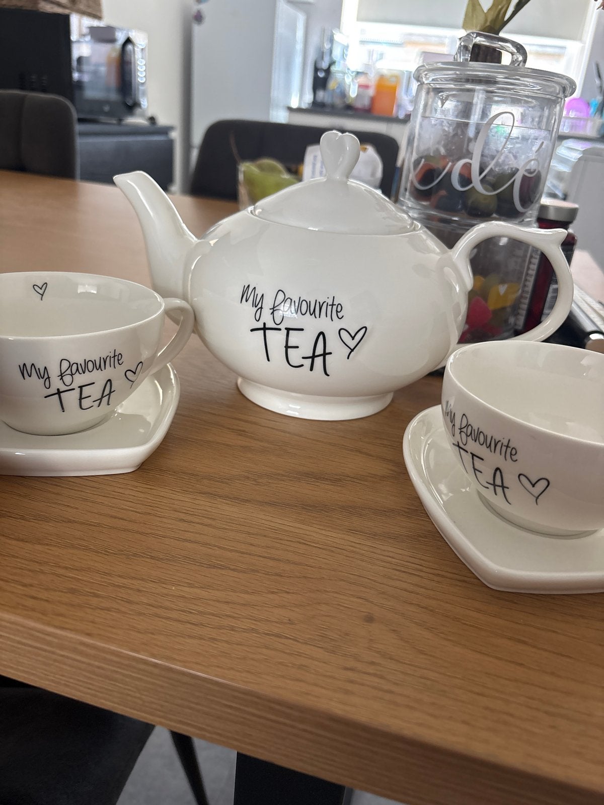 Riviera Maison theeset - Theepot met 2 kopjes en schotels, Huis en Inrichting, Theepot/fluitketel, Ophalen of Verzenden, Zo goed als nieuw