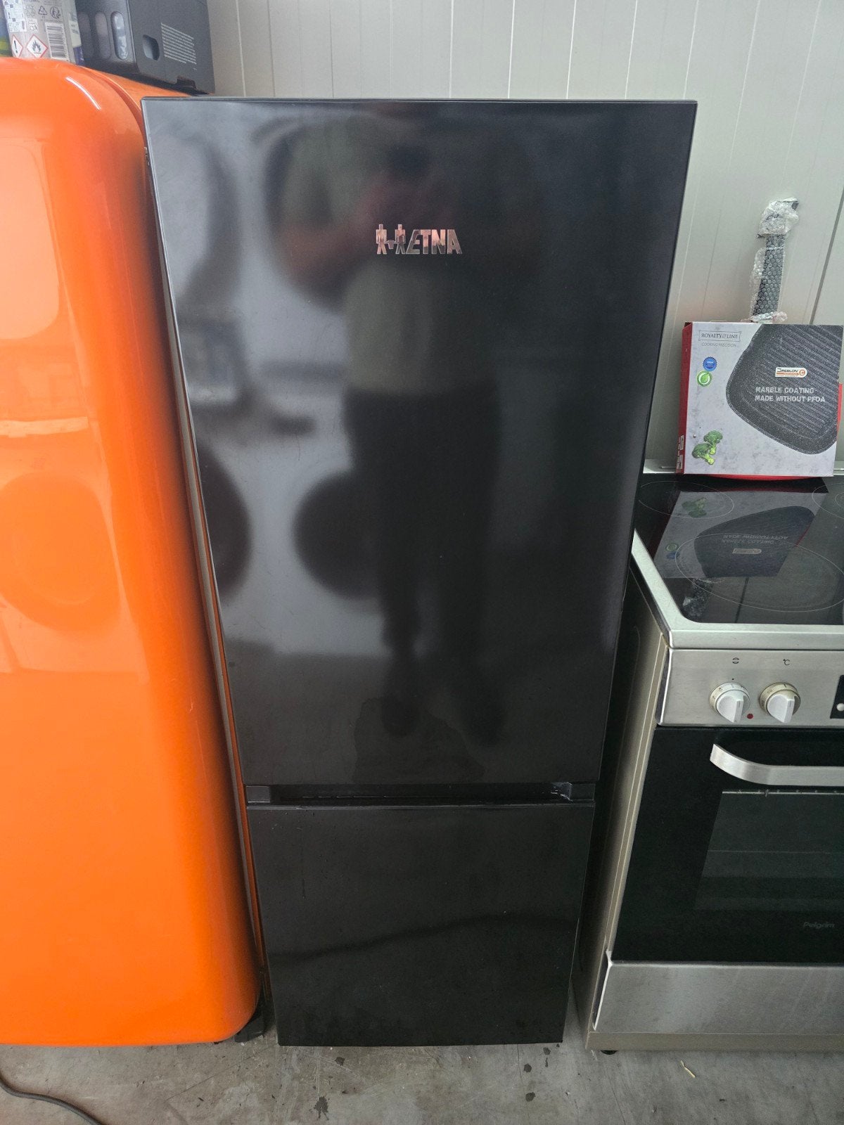 Keurige zwartkleurige ETNA koelvriescombinatie! Garantie!✅️