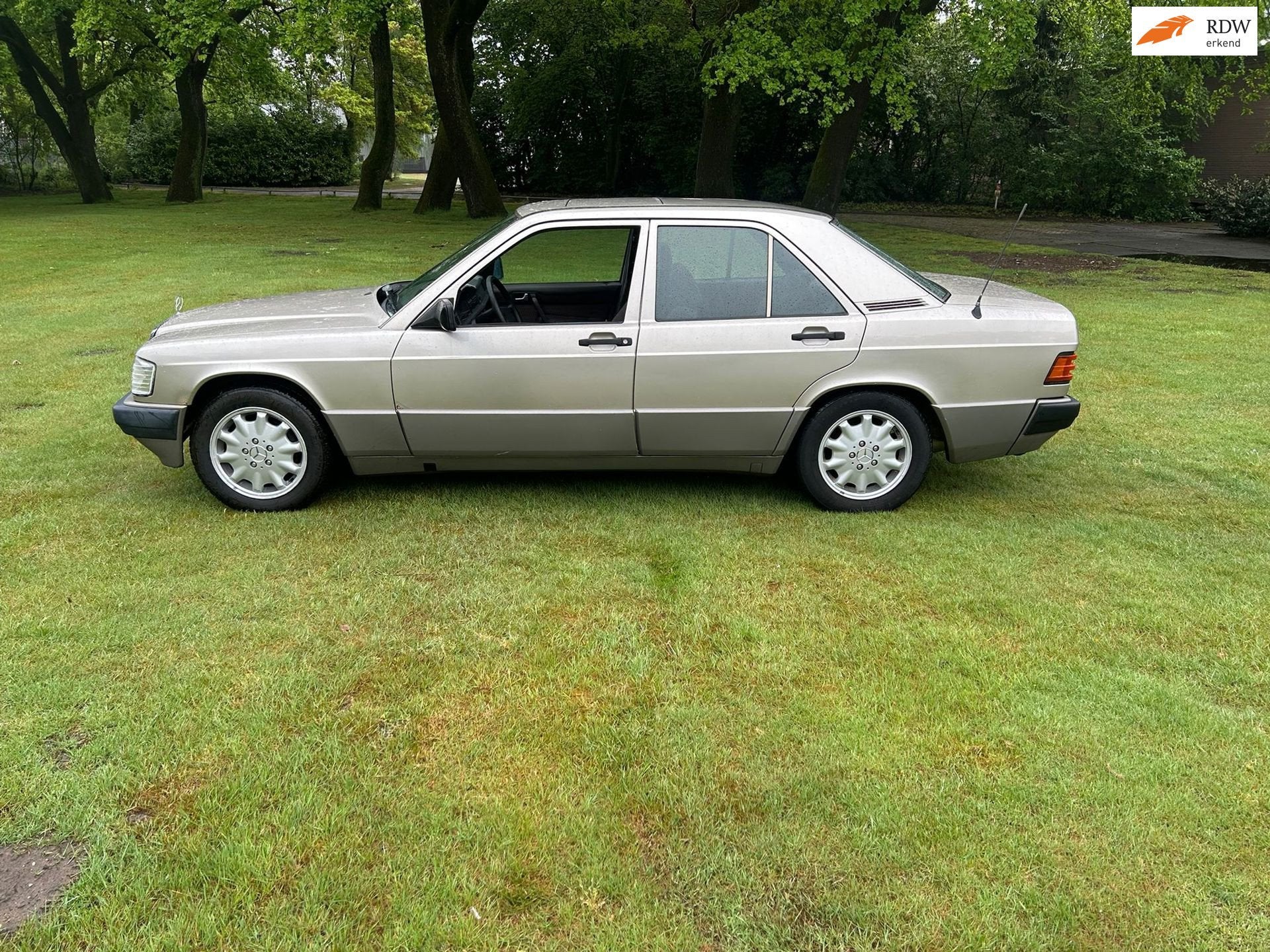 Mercedes-Benz 190-serie 2.0 E, Auto's, Mercedes-Benz, Bedrijf, Te koop, 190-Serie, Lichtmetalen velgen, Metallic lak, Open dak