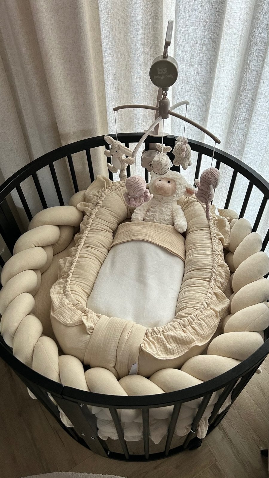 Complete box met aankleding- ronde box zwart hout, Kinderen en Baby's, Ophalen, Zo goed als nieuw, Wieg