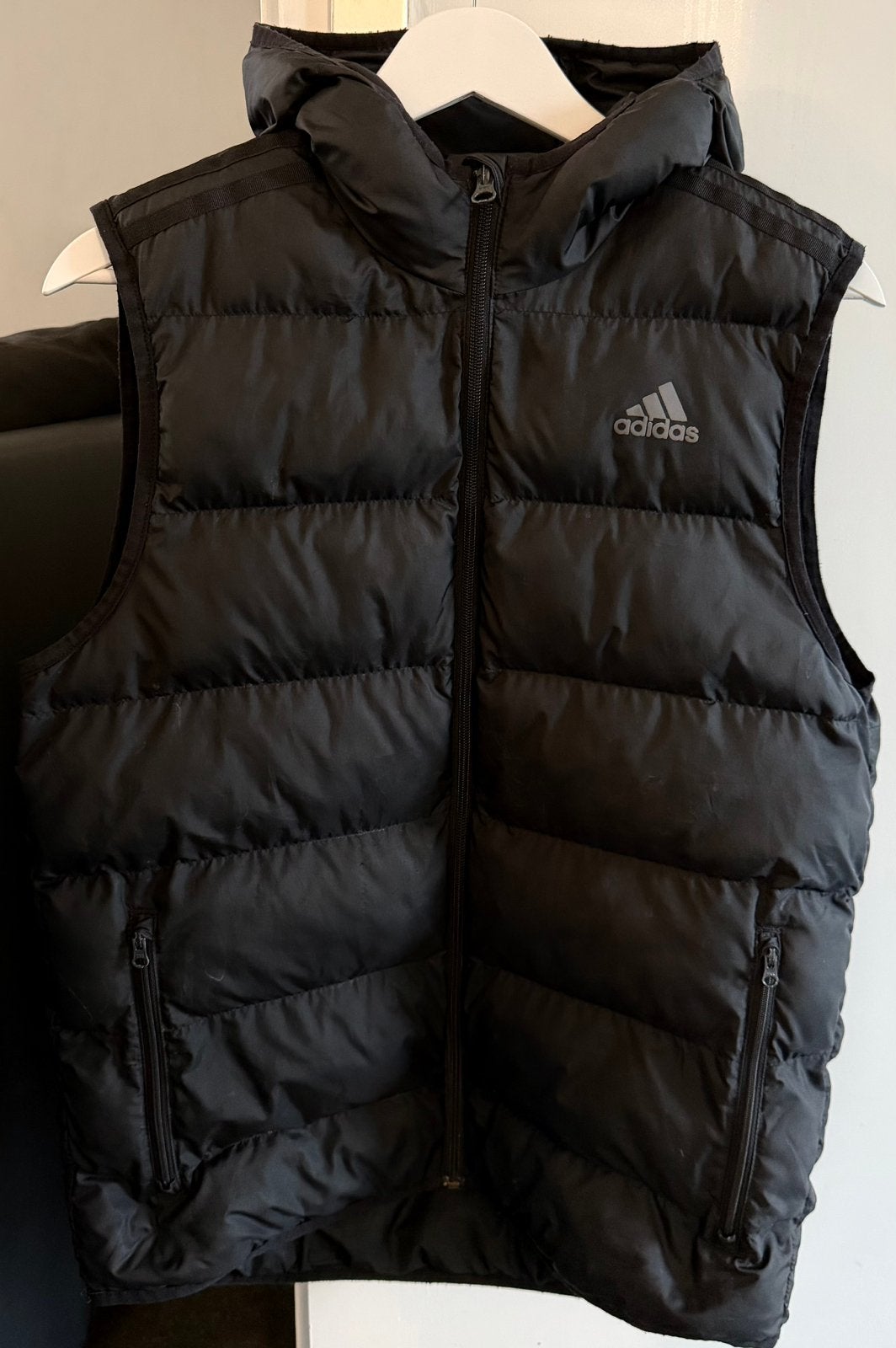 Jongens adidas bodywarmer maat 164, Kinderen en Baby's, Kinderkleding | Maat 164, Ophalen of Verzenden, Zo goed als nieuw, Jongen