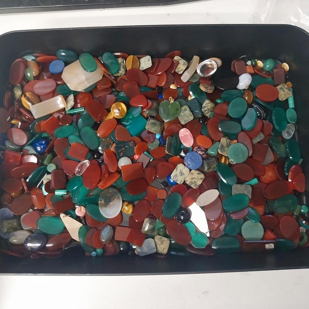 Partij met veel cabochons ex juwelier partij, Ophalen of Verzenden