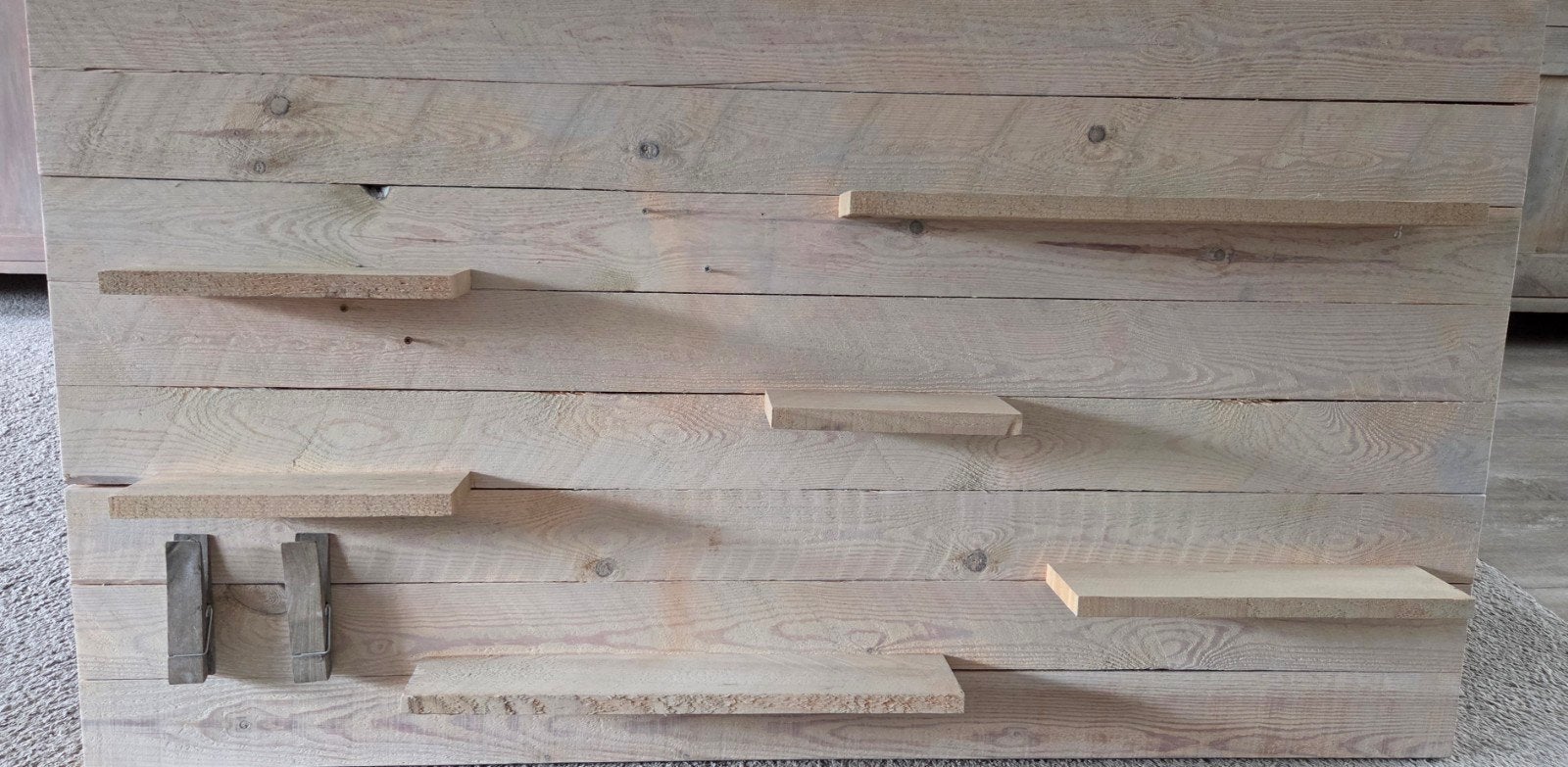 Groot houten wandbord, Ophalen