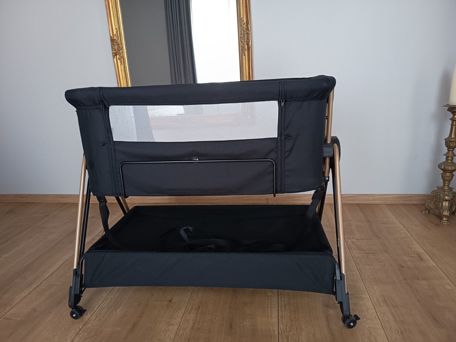 Co-sleeper Puck Claire zwart/goud + beddengoed z.g.a.n., Ophalen, Zo goed als nieuw, Wieg
