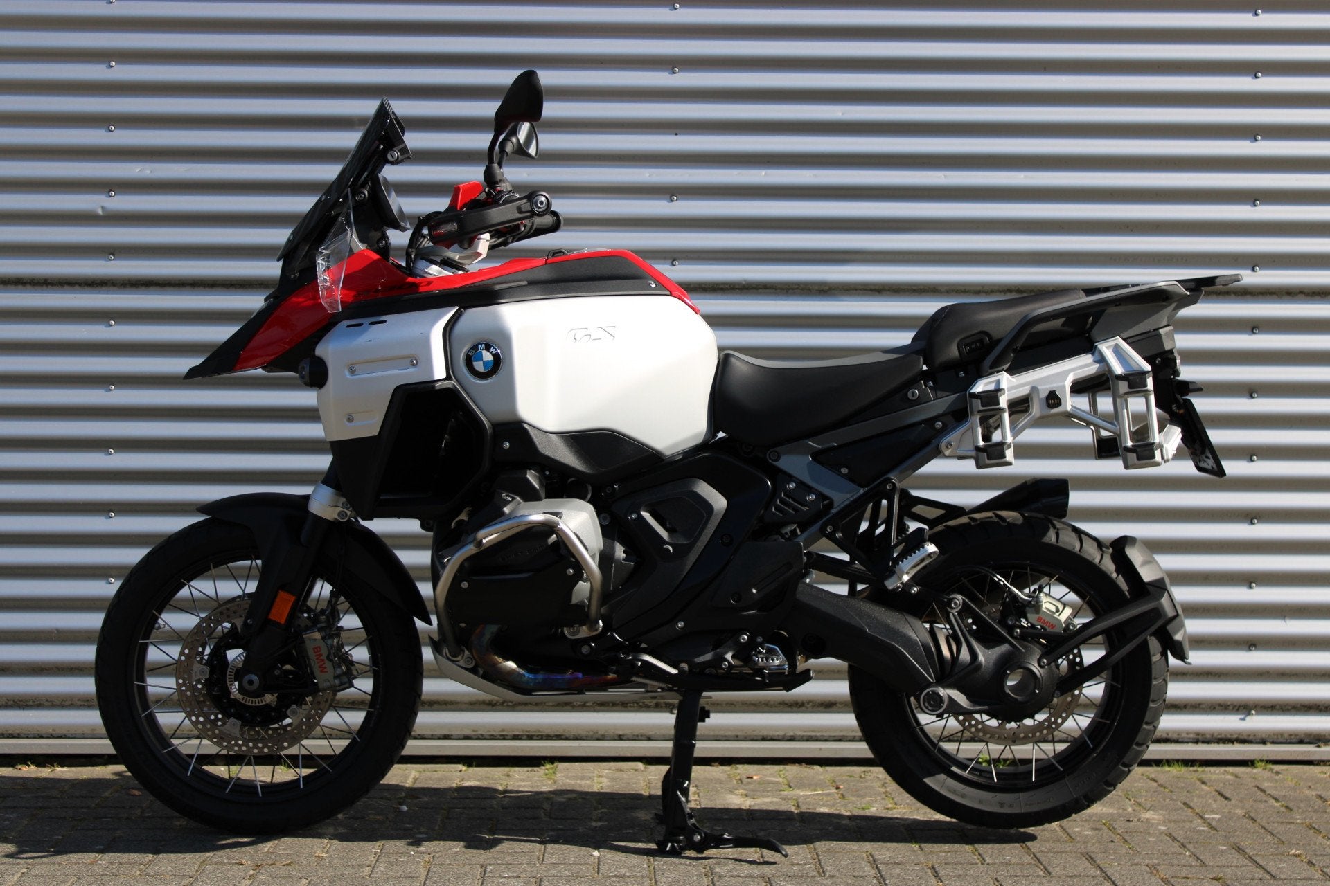 BMW R 1300 GS Adventure | Akrapovic | BTW motor (bj 2025), Motoren, Motoren | BMW, Handvatverwarming, Spaansland 10
7543BG  ENSCHEDE, NL