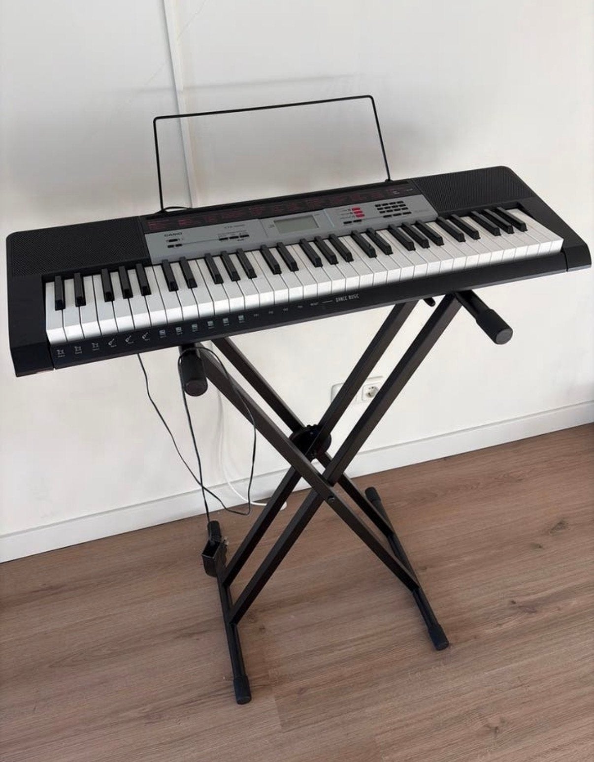 CASIO CTK-1500 Keyboard met statief - Ideaal voor beginners, Casio, 61 toetsen, Ophalen of Verzenden, Zo goed als nieuw
