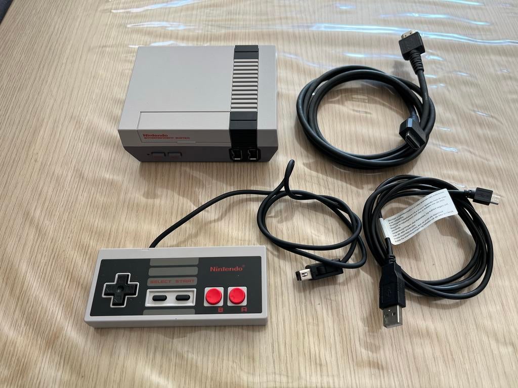 Mini Nintendo NES Classic, Spelcomputers en Games, Spelcomputers | Nintendo NES, Ophalen of Verzenden, Zo goed als nieuw, Met 1 controller