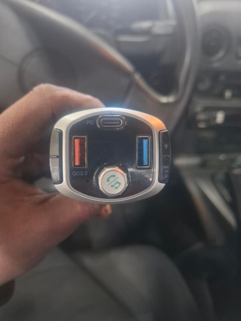 Fm transmitter, Auto diversen, Carkits, Ophalen of Verzenden, Zo goed als nieuw