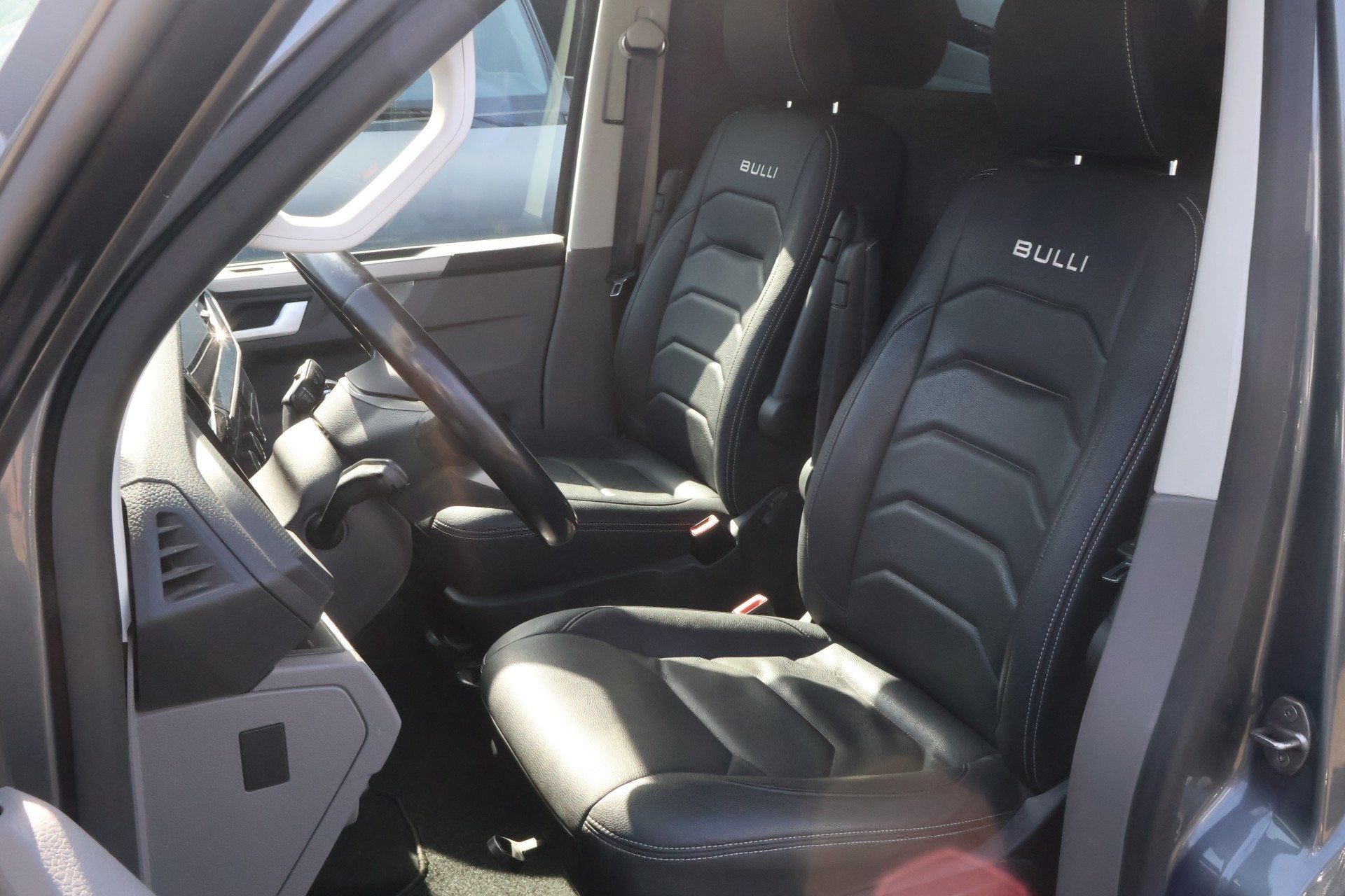 Volkswagen Transporter 2.0 TDI Bulli L1 H1 Automaat Leer Led, 1849 kg, Stof, Gebruikt, Euro 6