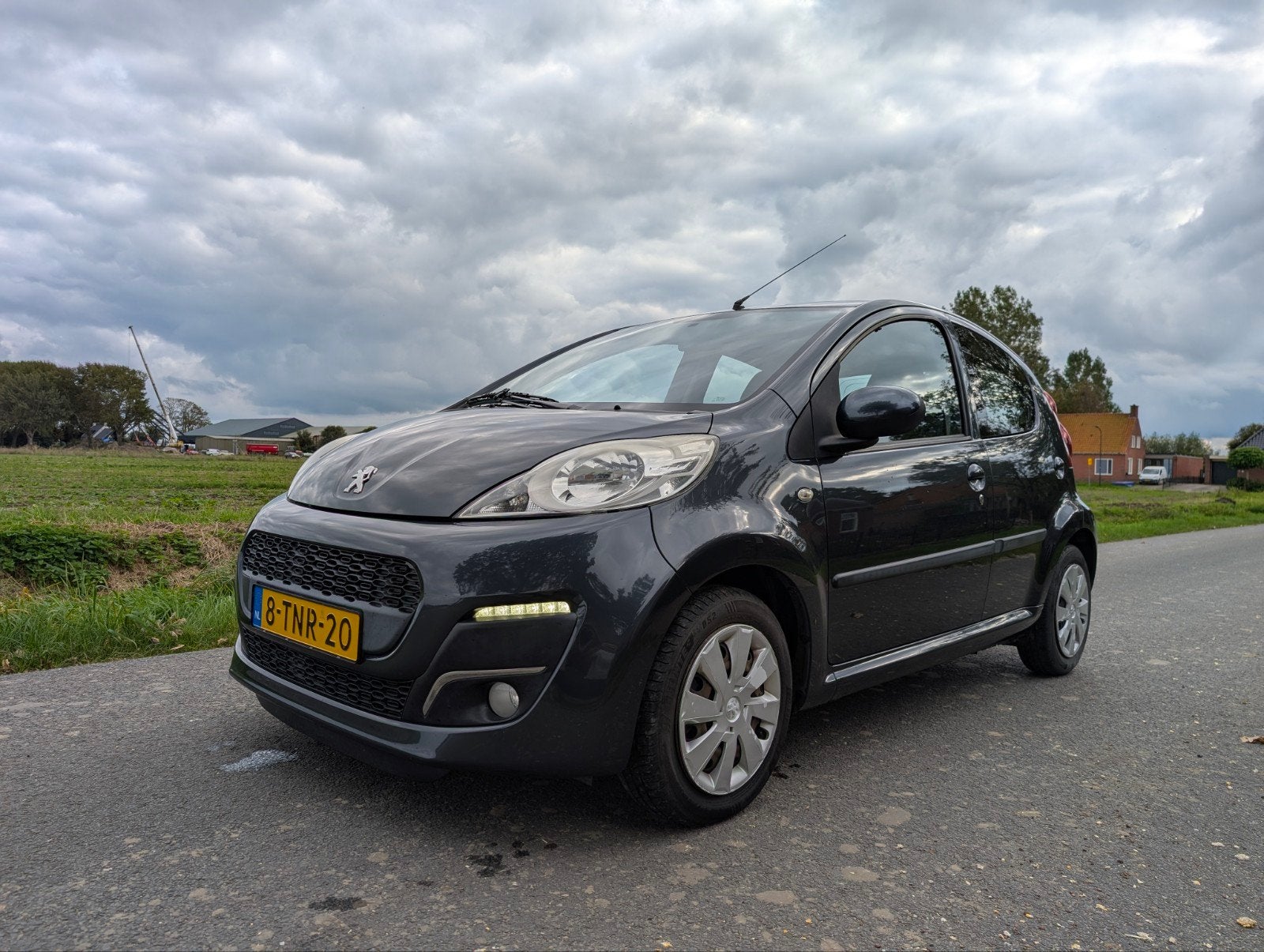 Peugeot 107 (2014) | 90.000 km | Airco | Elektr. ramen | APK, Auto's, Voorwielaandrijving, Stof, Zwart, 4 stoelen