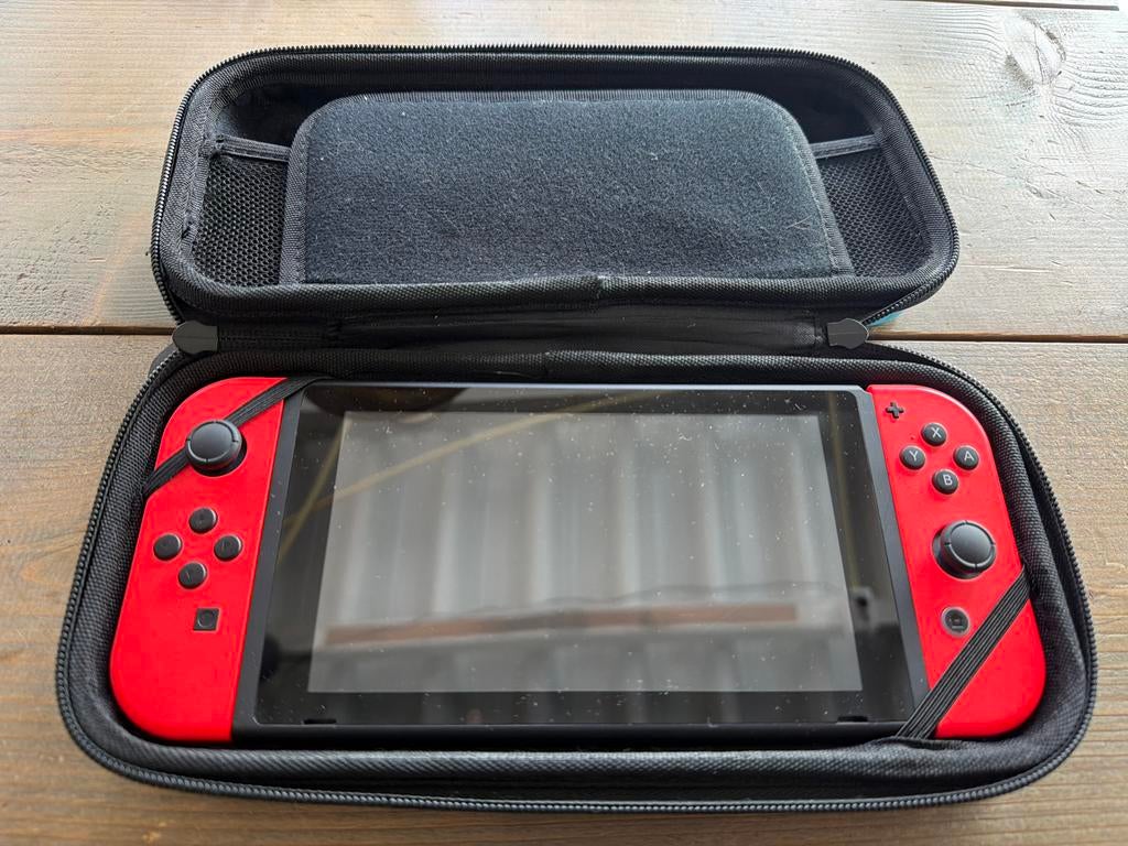 Nintendo Switch met 200 games, Spelcomputers en Games, Spelcomputers | Nintendo Switch, Gebruikt, Switch Original, Met 2 controllers