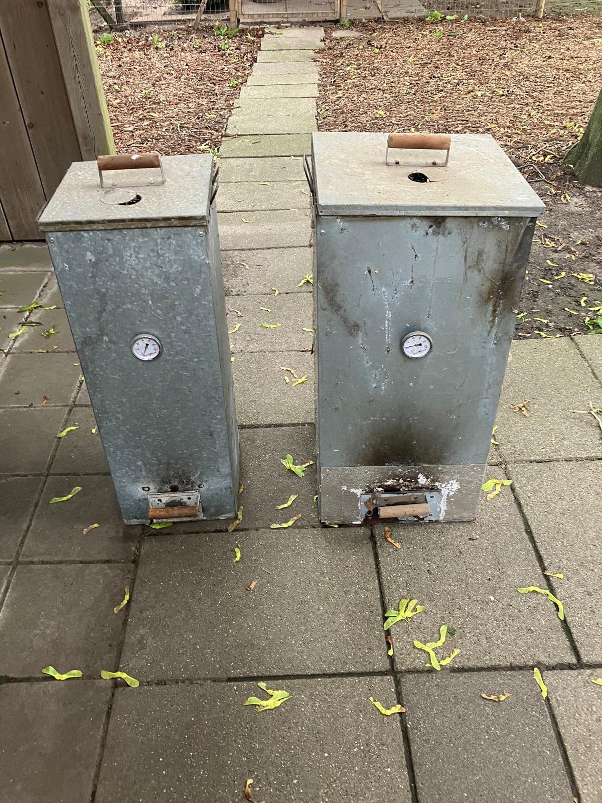 Te koop: 2 rookkasten, Ophalen, Gebruikt
