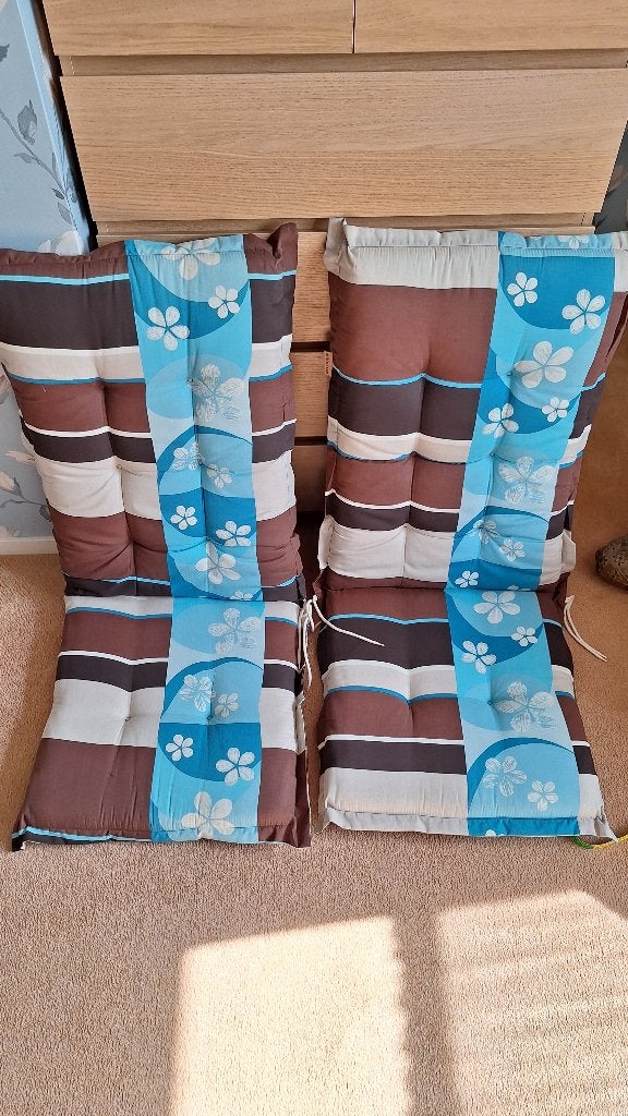 2 mooie dikke tuinstoelkussens, Tuin en Terras, Tuinmeubel-accessoires, Ophalen, Zo goed als nieuw