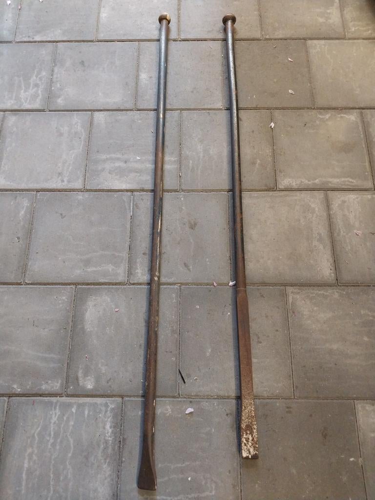 Te koop. Twee Stootijzers een van 150 cm 140 cm., Ophalen