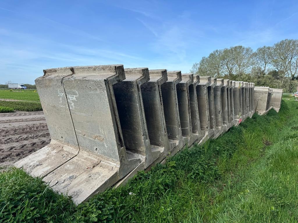 Beton keerwanden / L-elementen met nek –direct leverbaar, Zakelijke goederen, Agrarisch | Agrarisch Onroerend goed, Ophalen, Overige bestemmingen