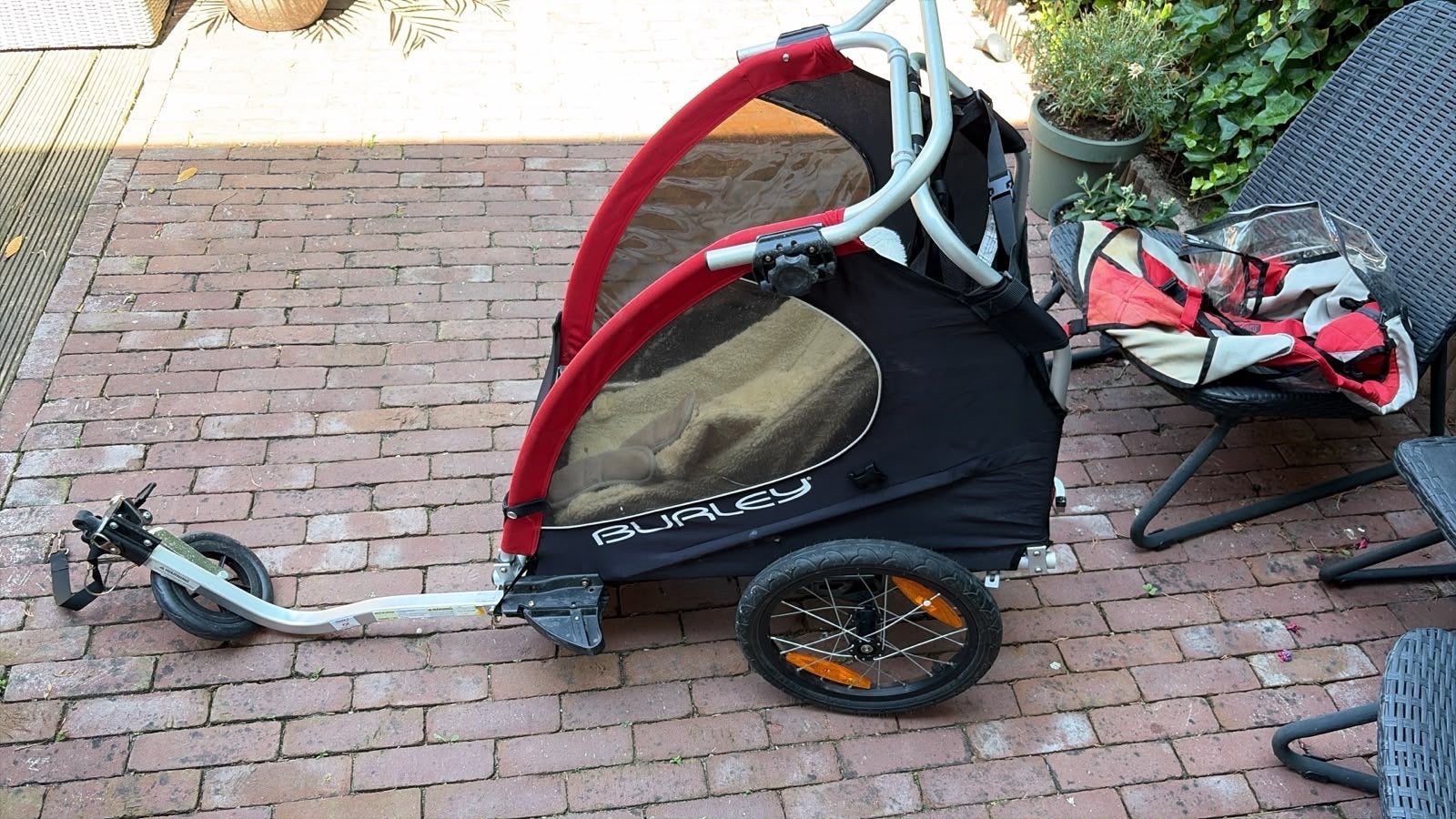 Burley fietskar met babyschaal, Fietsen en Brommers, Fietsaccessoires | Aanhangers en Karren, Ophalen, Gebruikt, Kinderkar, 20 tot 40 kg