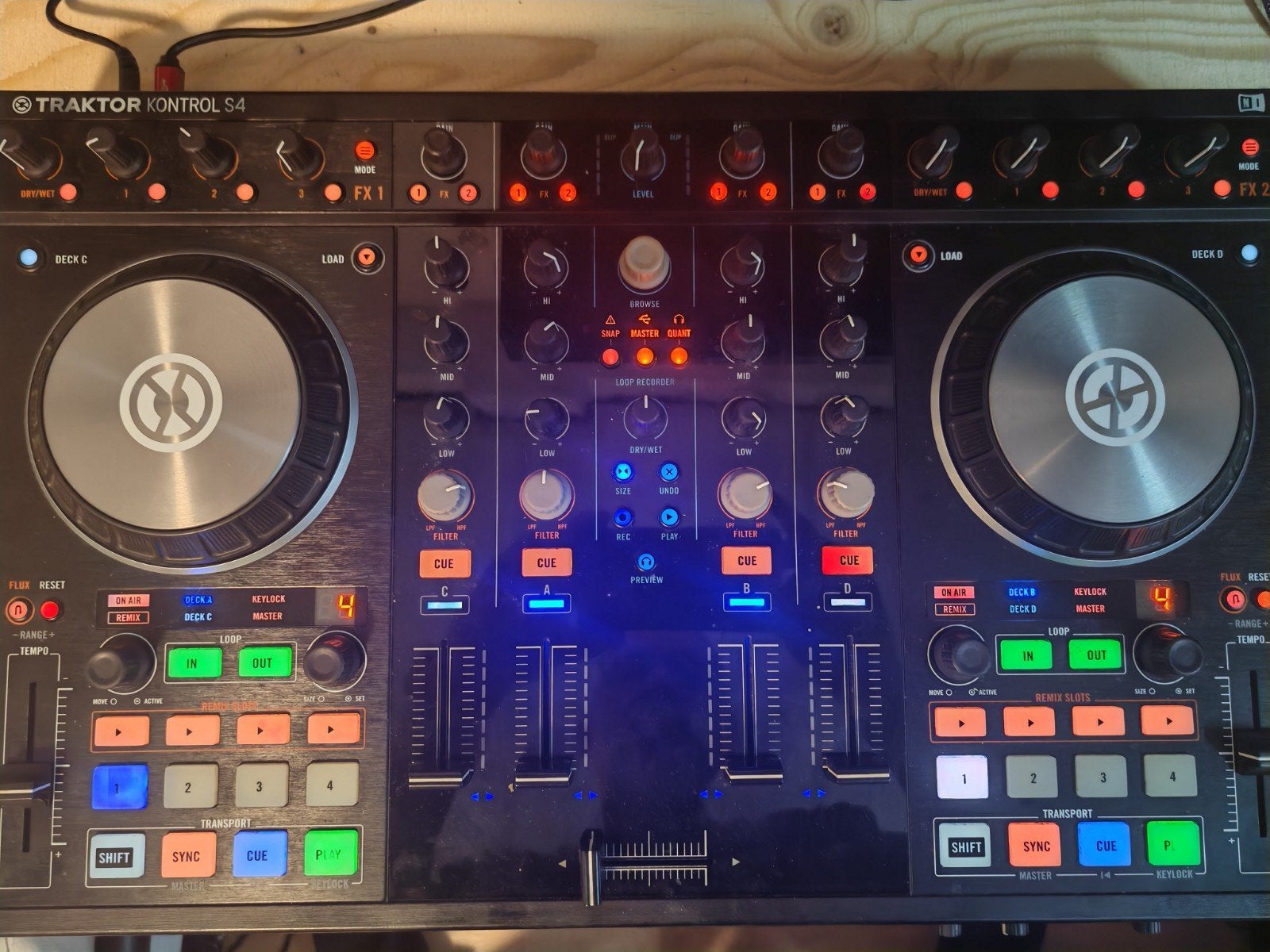 Native Instruments traktor S4 MK2 controller met flight case, Muziek en Instrumenten, Ophalen of Verzenden, Zo goed als nieuw