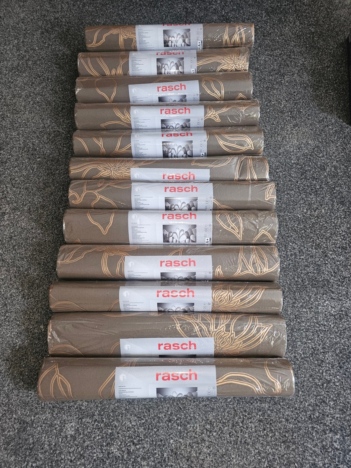 Rasch Vliesbehang - Bruin met Gouden Bloemen (12 rollen), Ophalen of Verzenden, 75 m² of meer, Bruin, Modern, Luxe, Bloemenpatroon