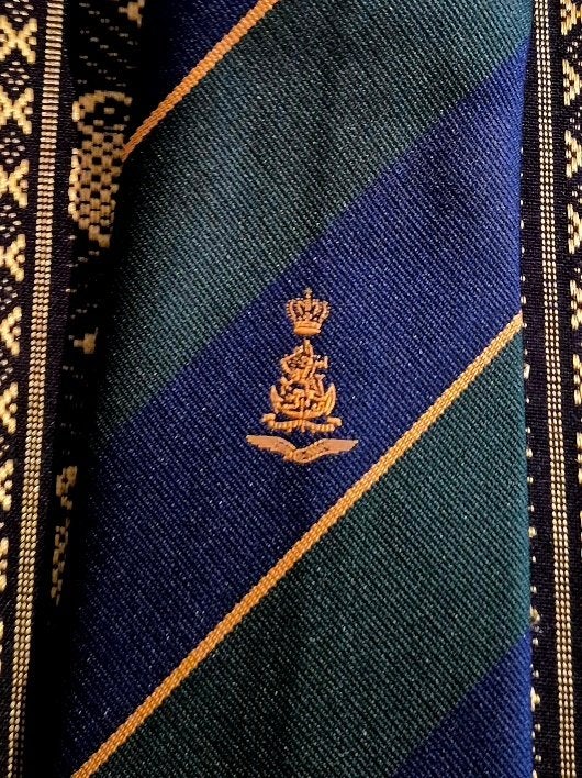 Ministerie van Defensie stropdas groen-blauw-geel gestreept, Kleding | Heren, Ophalen of Verzenden, Nieuw, Blauw