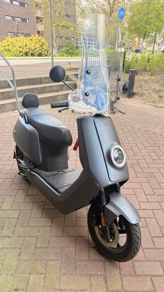 Niu NQi Elektrische Scooter - Mat Grijs, Fietsen en Brommers, Snorfietsen en Snorscooters, Ophalen, Zo goed als nieuw, Elektrisch