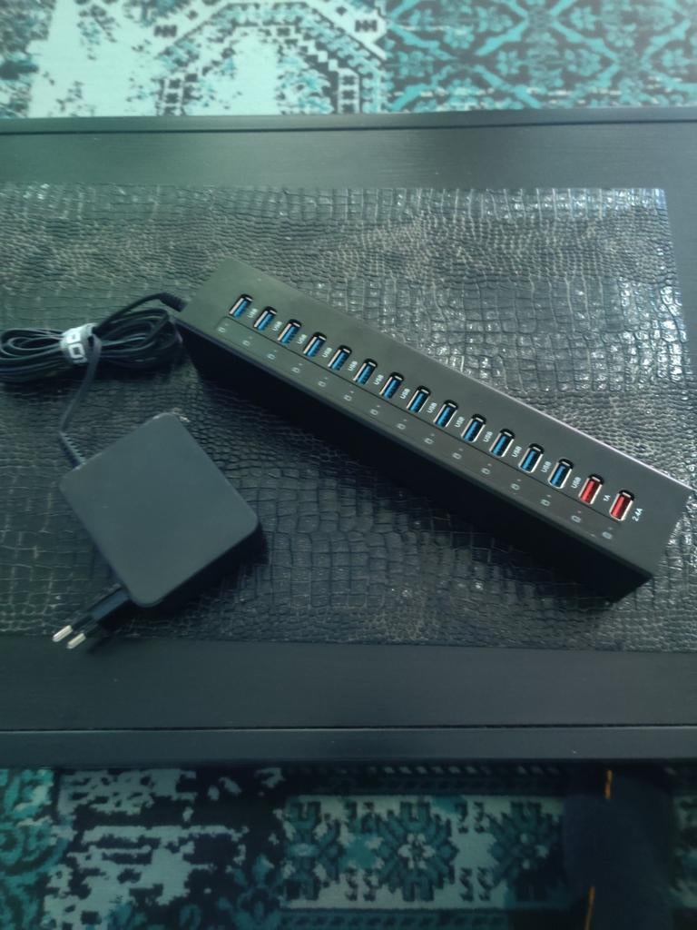 Renkforce Powered USB Hub., Ophalen of Verzenden, Zo goed als nieuw, Router, Renkforce