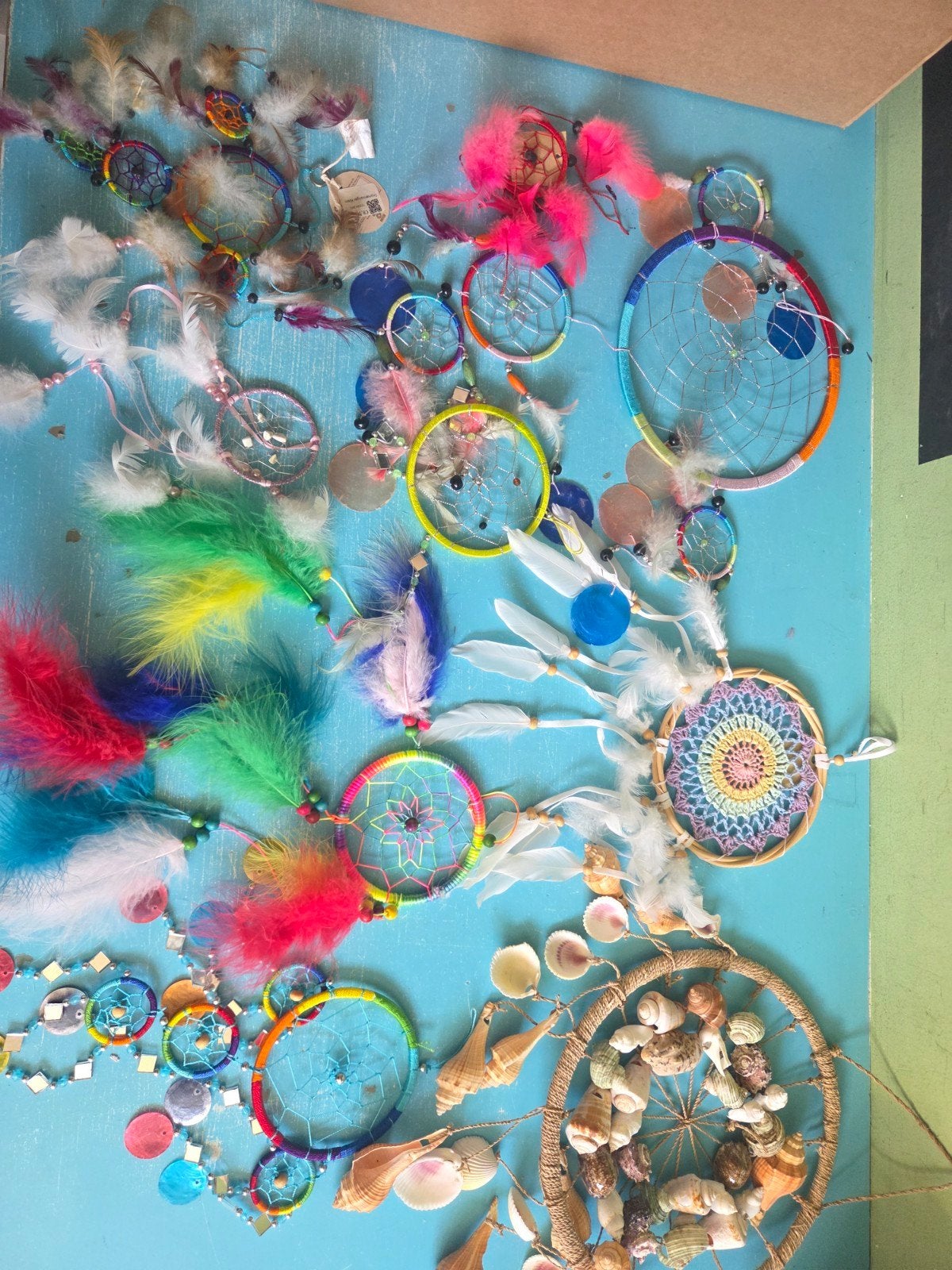 Kleurrijke Dromenvangers met Veren en Schelpen, Gebruikt, Meerkleurig, Boho, Ophalen of Verzenden