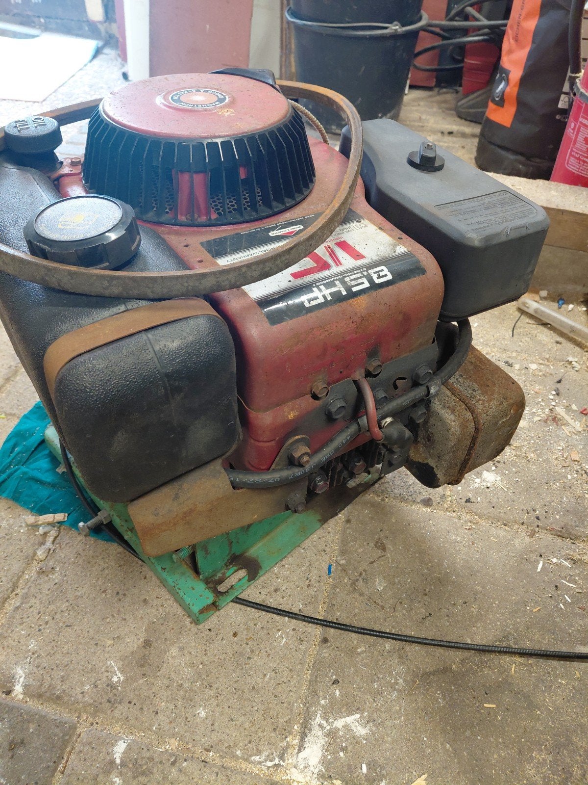 Briggs & Stratton 8.5 PK Industriële/Commerciële Motor, Ophalen, Gebruikt, Benzinemotor