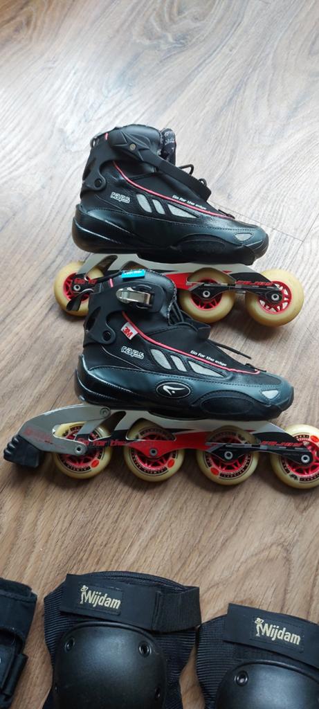 RAPS Skeelers 4 wielen maat 40 met beschermers, Sport en Fitness, Skeelers, Overige merken, Gebruikt, Kinderen, Ophalen of Verzenden