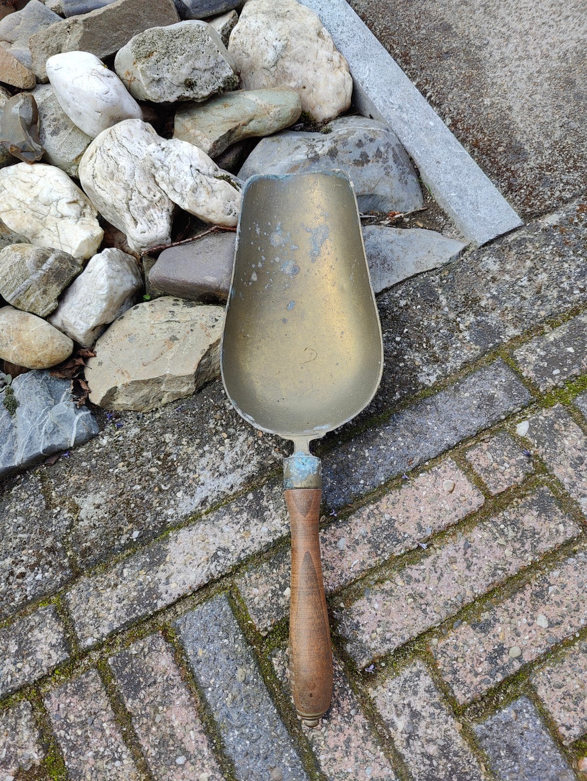 Antieke koperen/messing schep met houten handvat, Ophalen