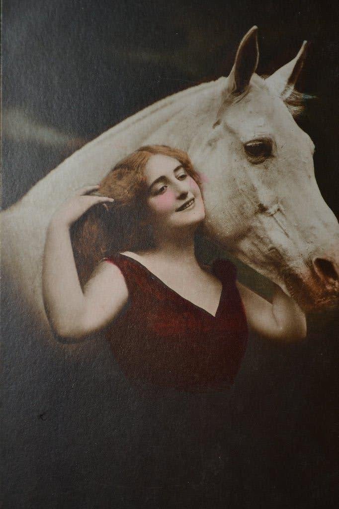 frankrijk 1919 vrouw lang haar wit paard, Ophalen of Verzenden, Voor 1920, Gelopen, Sterren en Beroemdheden