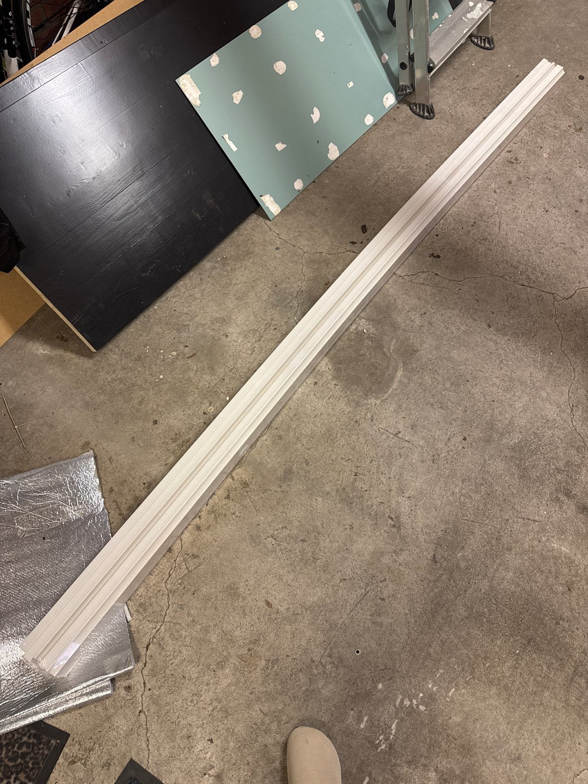 Nieuwe plinten 2x8cm met kabelgoot, Ophalen, Nieuw, Mdf, 250 cm of meer