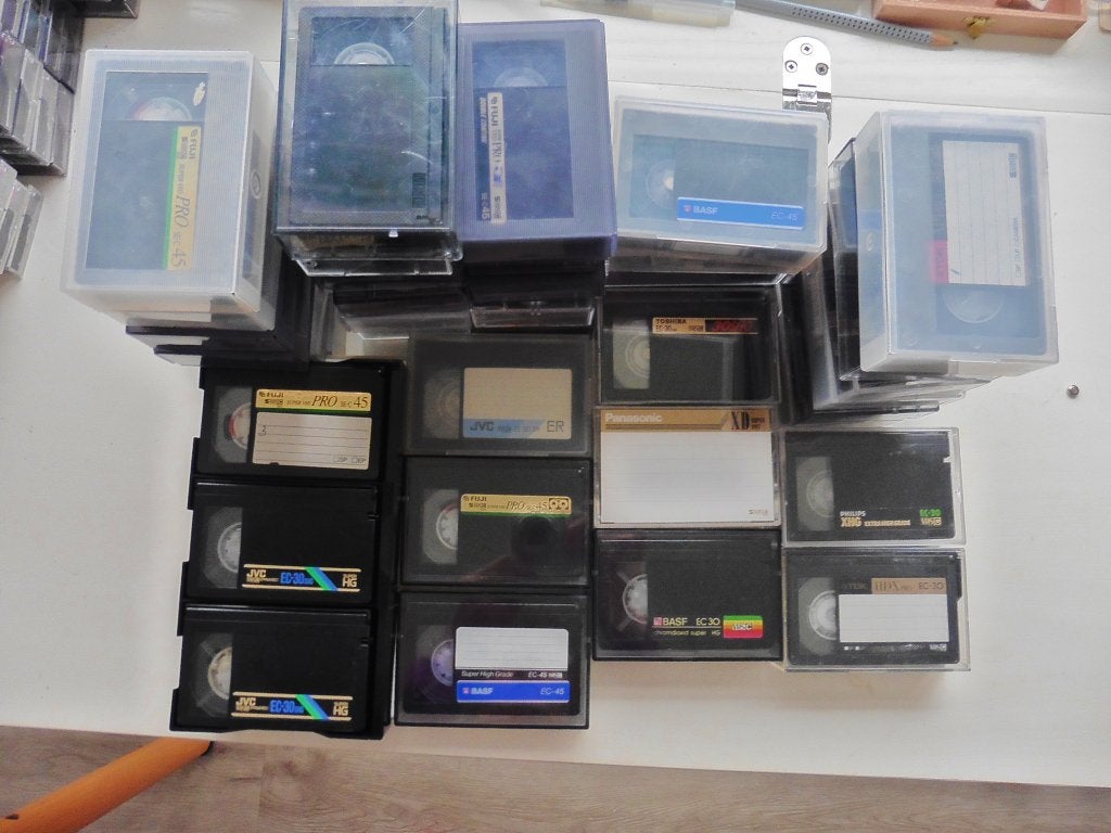 VHS-C (pro) videocamera bandjes 38 stuks diverse merken, Overige merken, Gebruikt, Overige typen, Overige soorten