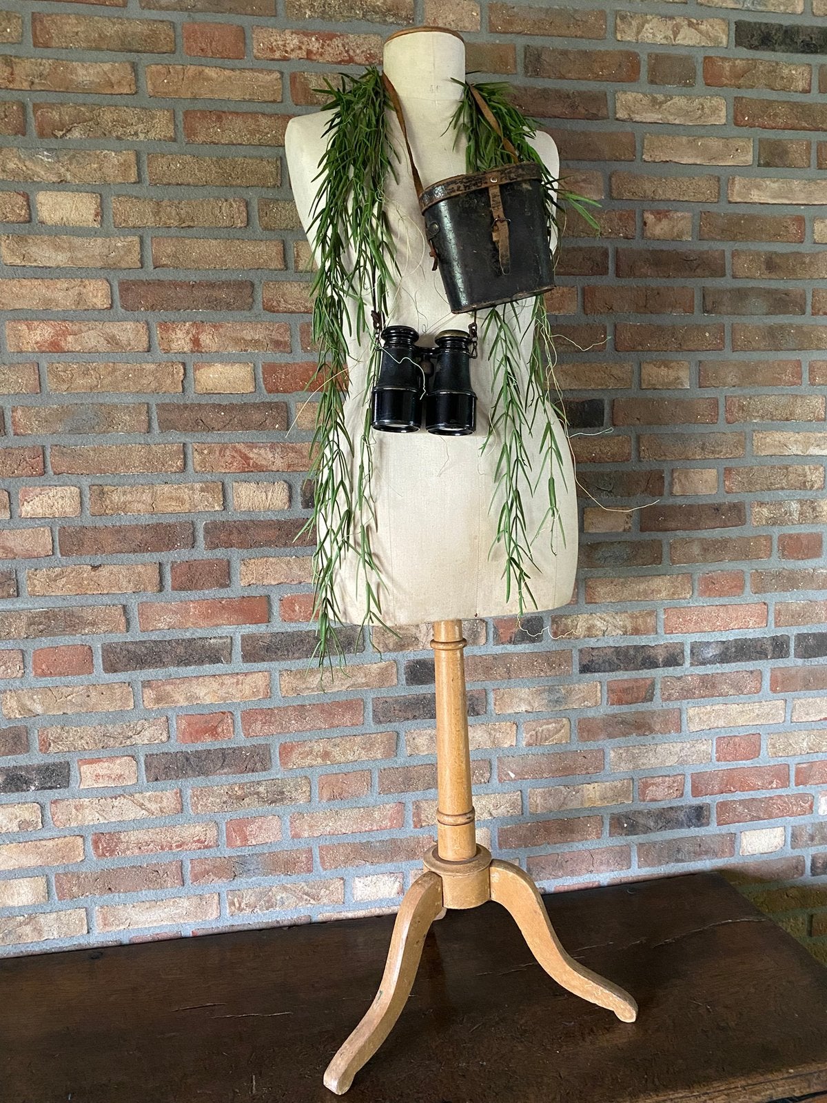 Brocante linnen paspop met houten voet, Ophalen