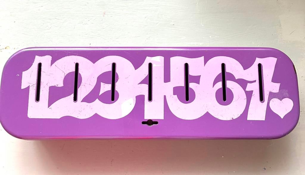 Vintage spaarpot Brabantia paars/roze, Verzamelen, Spaarpotten, Ophalen of Verzenden, Gebruikt, Metaal of Blik, Overige thema's