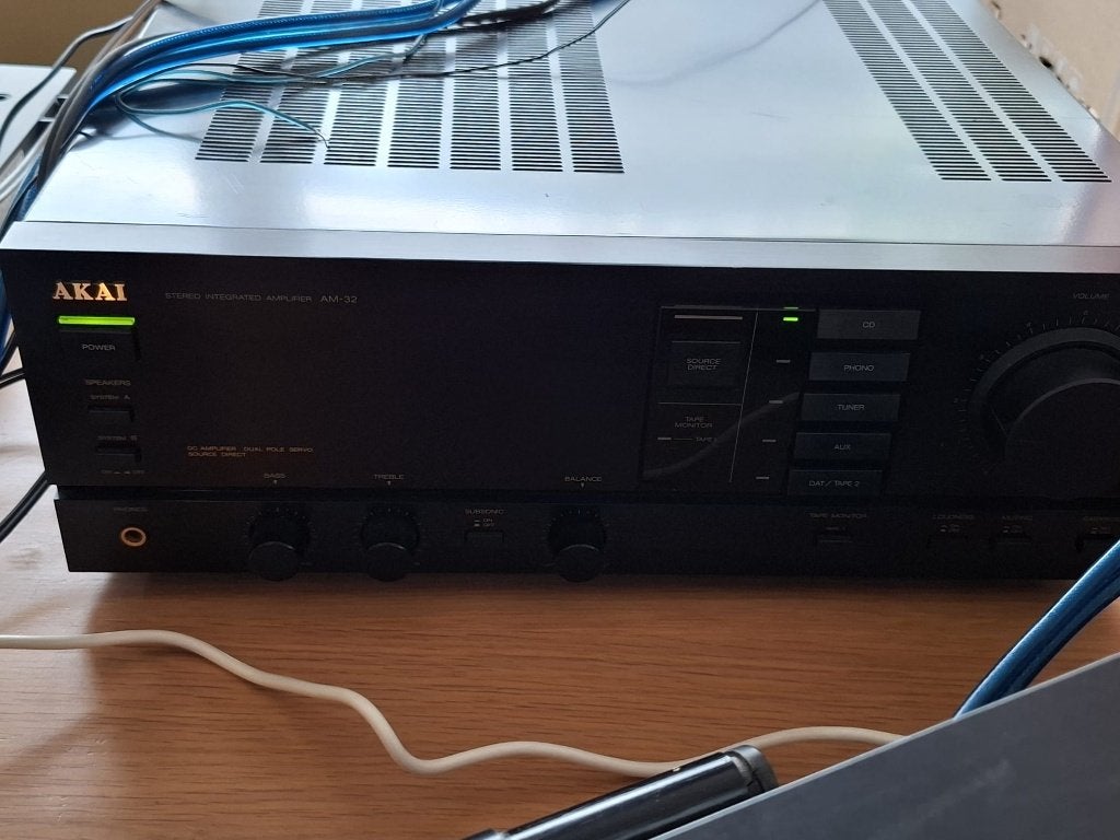 Akai AM-32 Versterker, Gebruikt, 60 tot 120 watt, Stereo, Ophalen
