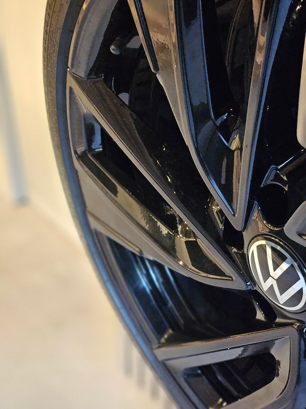 Nieuwstaat originele 19 inch Golf 8 GTI velgen-winterbanden, Gebruikt, Banden en Velgen, Winterbanden, 235 mm