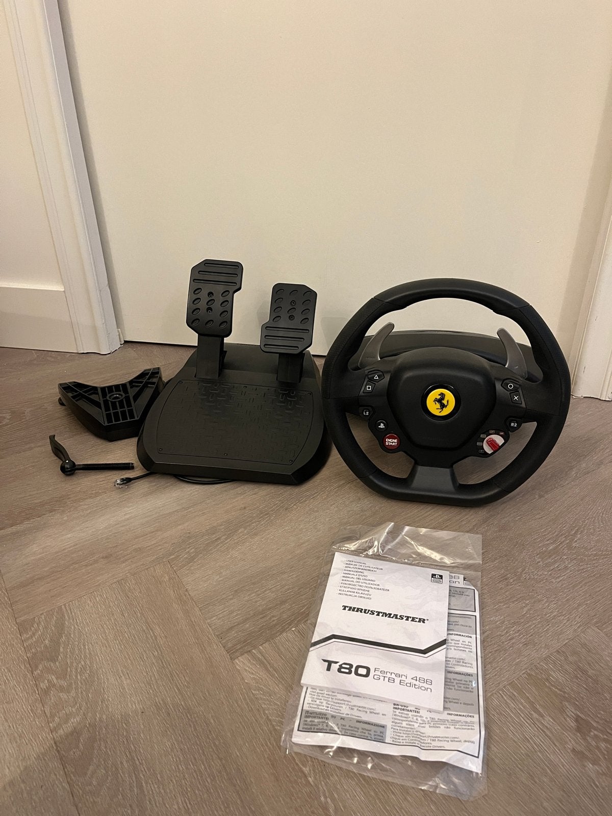 Thrustmaster T80 Ferrari 488 GTB Edition racestuur, Ophalen, Zo goed als nieuw, Stuur of Pedalen, PlayStation 4