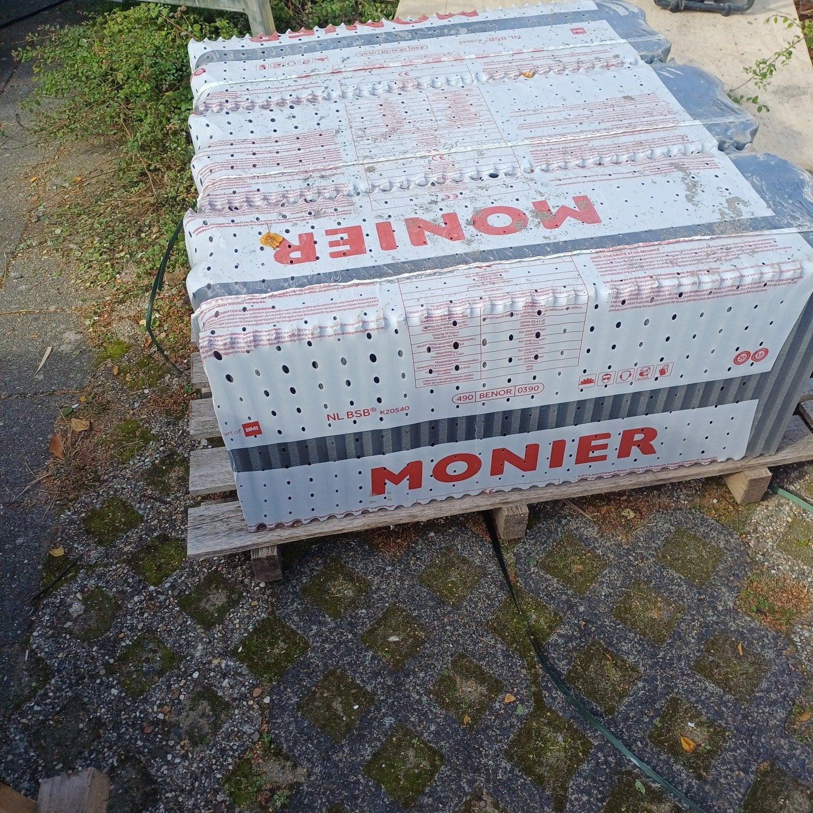 Monier dakpannen - Nieuw, Ophalen, 10 tot 15 m², Steen of Klei, Zwart