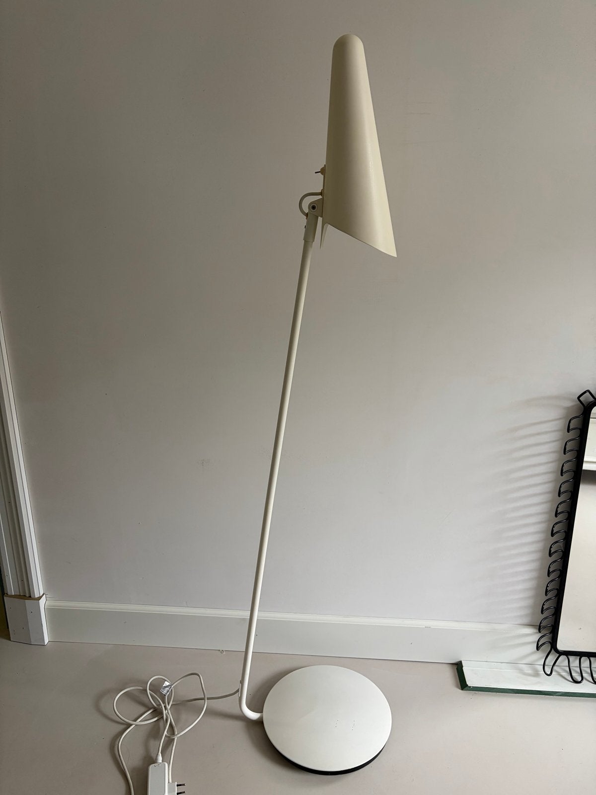 Vintage IKEA Stockholm Vloerlamp Wit Metaal met Conische Kap, Huis en Inrichting, Lampen | Vloerlampen, Ophalen, Gebruikt, 100 tot 150 cm