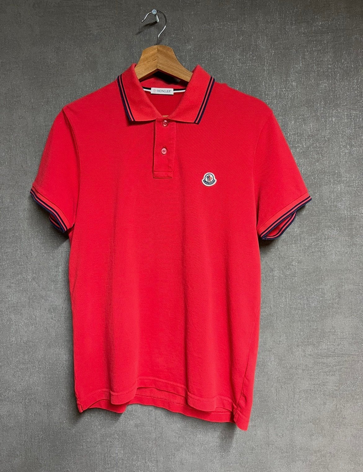 Moncler polo, Ophalen of Verzenden, Zo goed als nieuw, Maat 46 (S) of kleiner, Rood