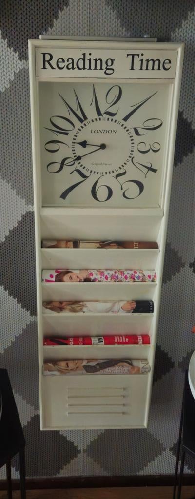 Wandklok met tijdschriften/krant houder, Ophalen, Wandklok