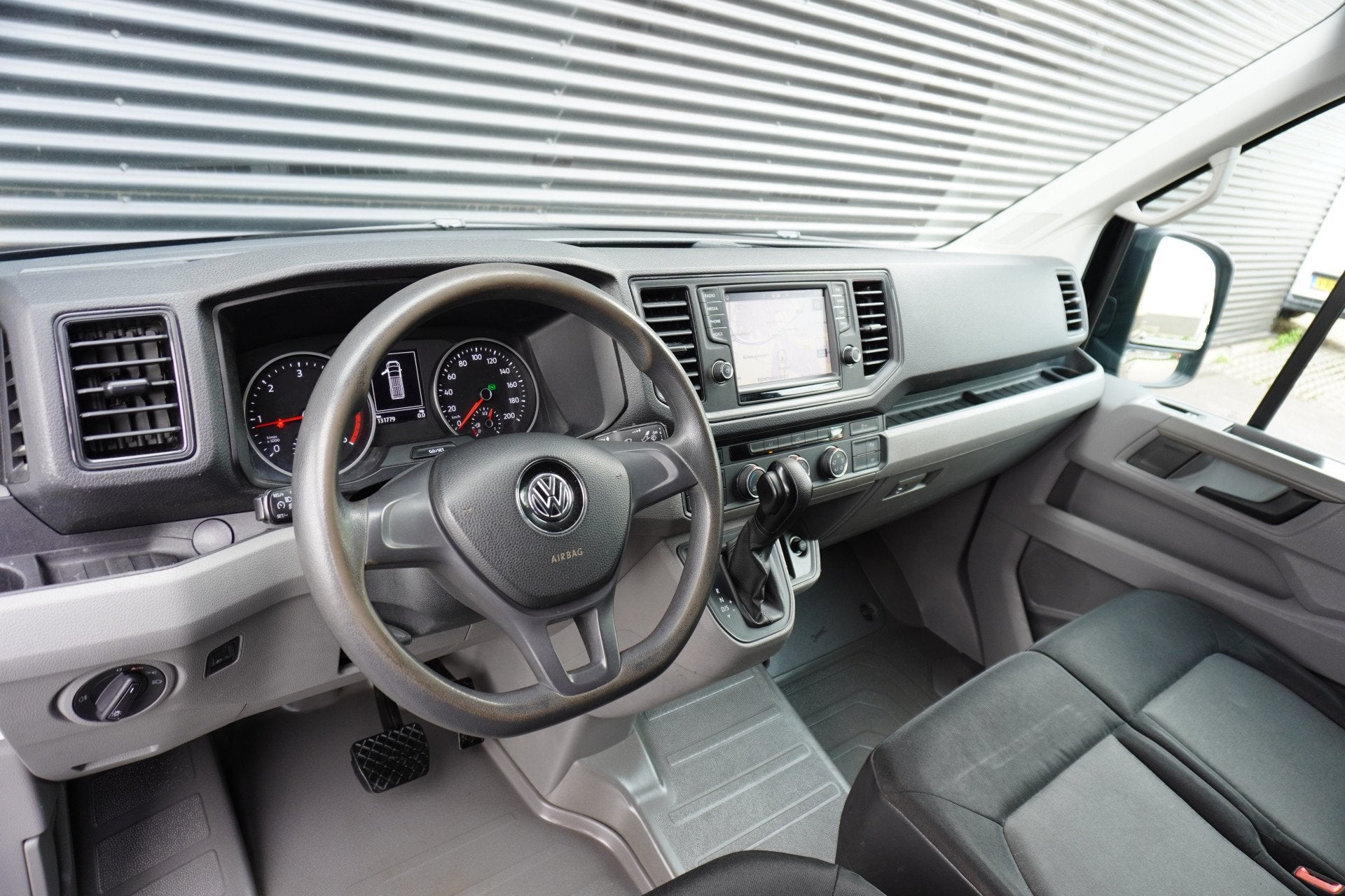 Volkswagen Crafter 180pk Automaat L3H3/L2H2 Navigatie Camera, Auto's, Gebruikt, Euro 6, 4 cilinders, Volkswagen