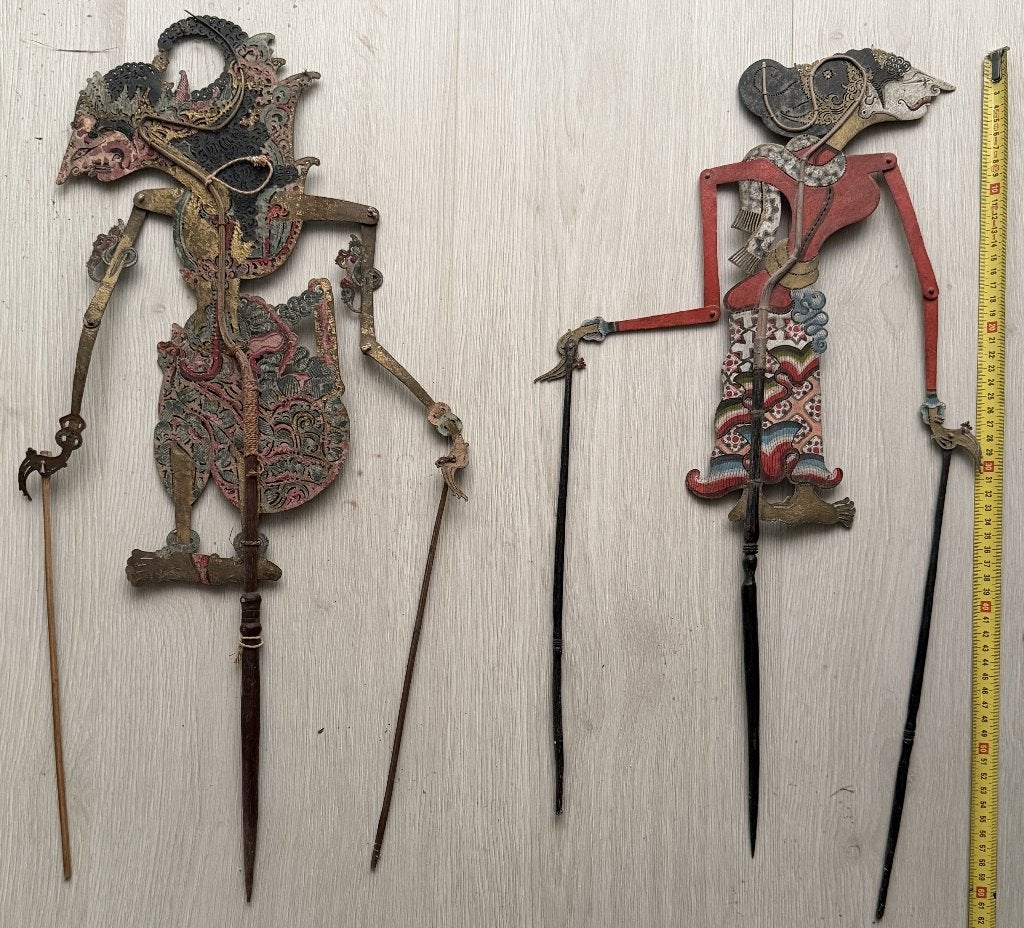 2x Wayang Kulit figuren, Antiek en Kunst, Kunst | Niet-Westerse kunst, Natuurlijk materiaal, Ophalen of Verzenden, Indonesië, Meerkleurig