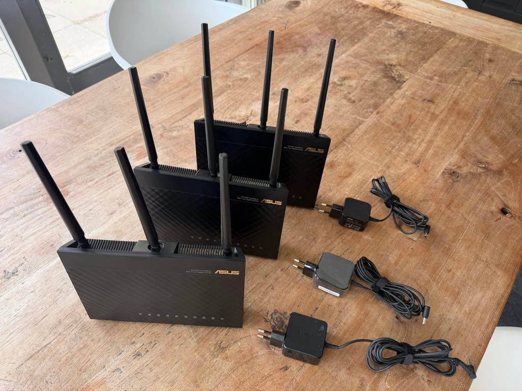 3x ASUS RT-AC68U Wireless-AC1900 Dual Band Router, Computers en Software, Routers en Modems, Ophalen of Verzenden, Zo goed als nieuw