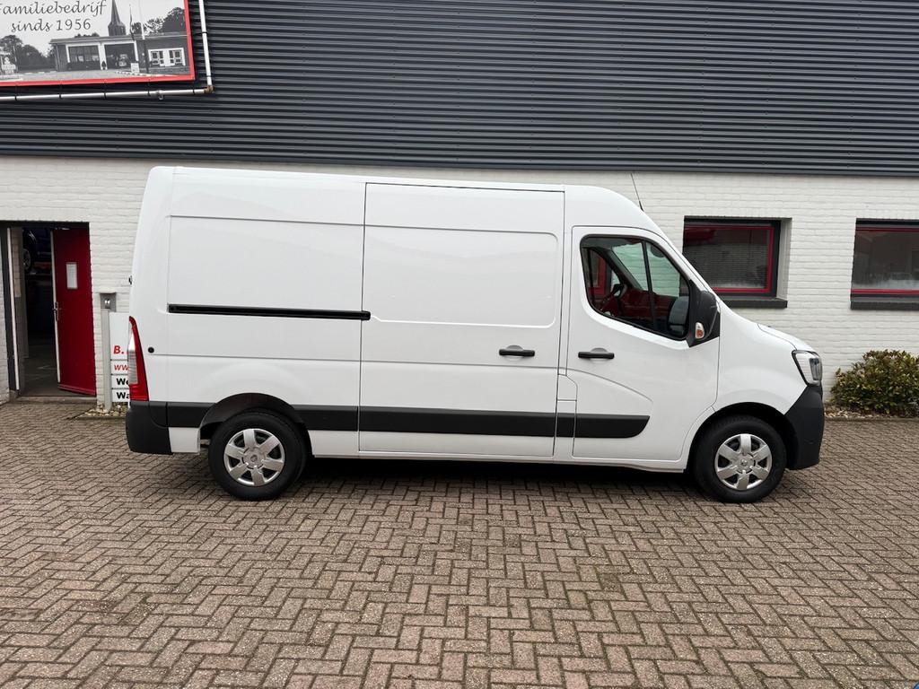 Renault Master GB 2.3 Blue dCi 150pk L2H2 T35 FWD Work Editi, Stof, 4 cilinders, 150 pk, Renault